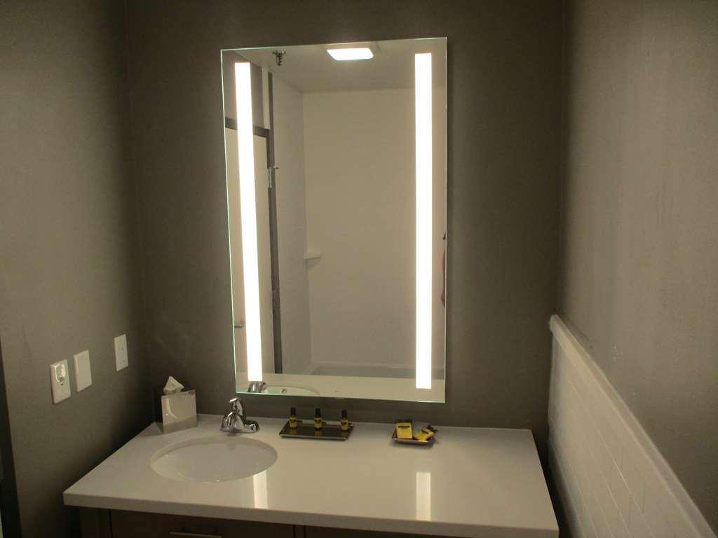 Best Western Plus Executive Residency Waterloo & Cedar Falls Room photo