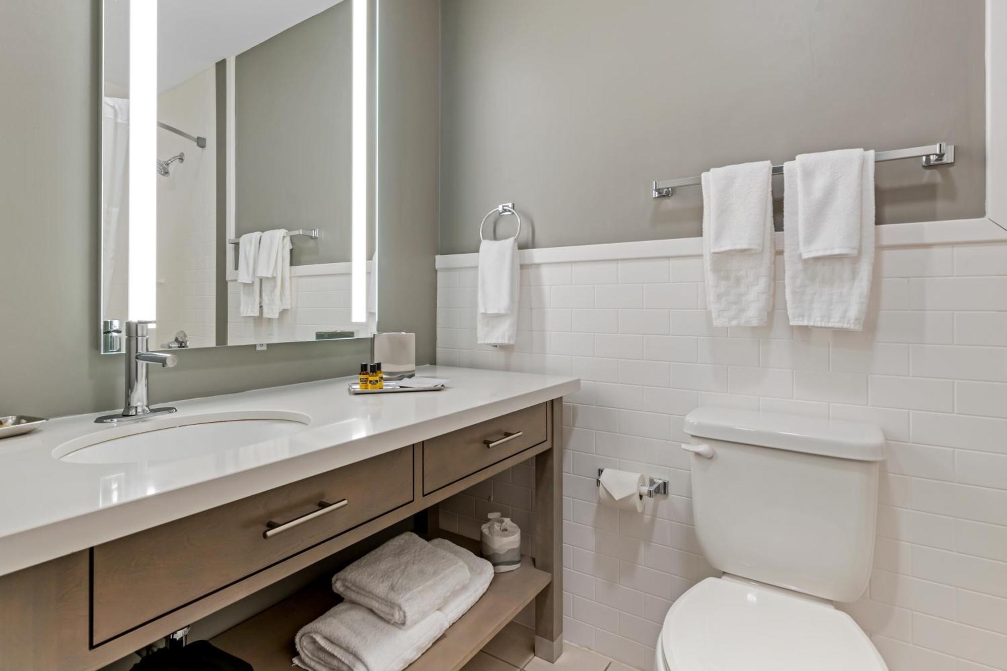 Best Western Plus Executive Residency Waterloo & Cedar Falls Exterior photo